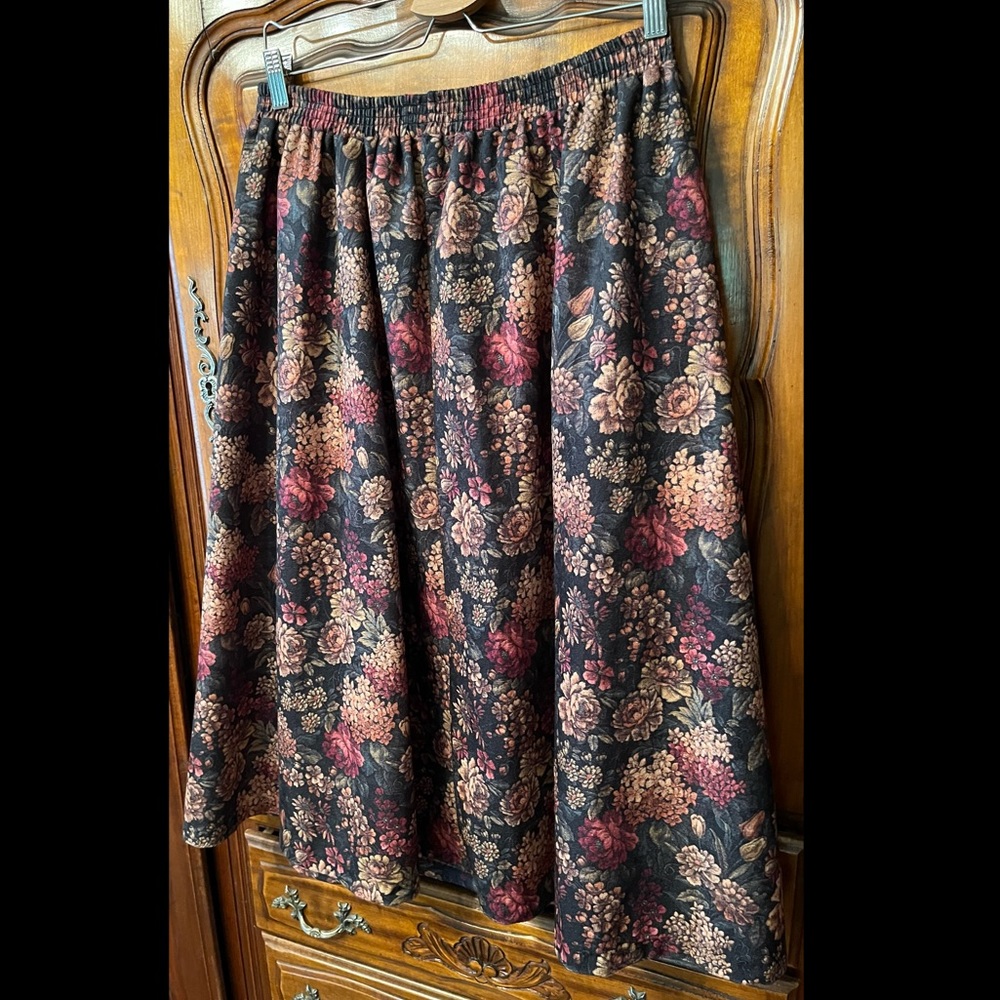 Vintage Velveteen Beautiful Floral Skirt L/XL